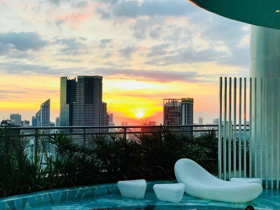 Acqua Private Residence Livingstone Tower Condo Unit With Free Wifi Manila Exterior photo